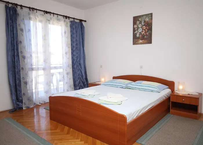 And With Parking Space - 6759 Guest house 3*