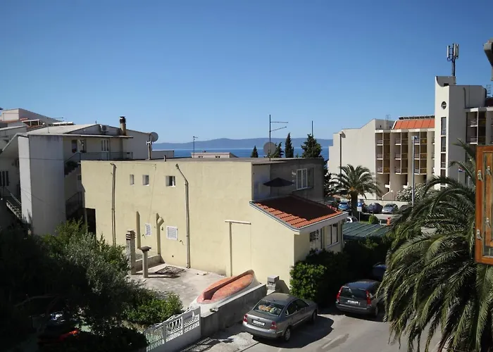 Guest house And With Parking Space - 6759