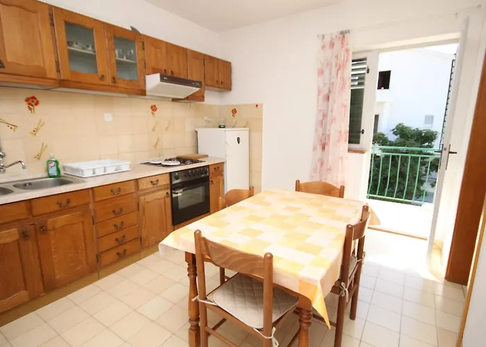 Guest house And With Parking Space - 6759