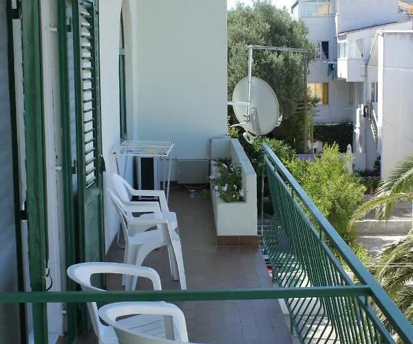 Guest house And With Parking Space - 6759 3*