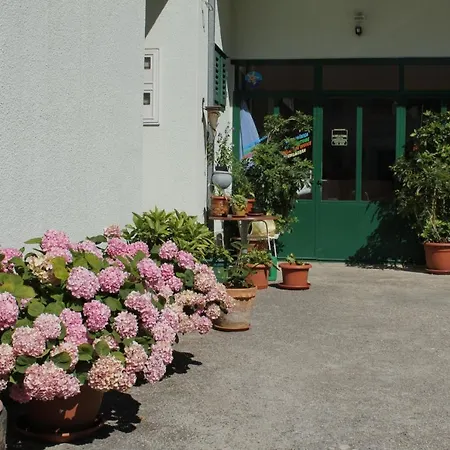 Guest house And With Parking Space - 6759